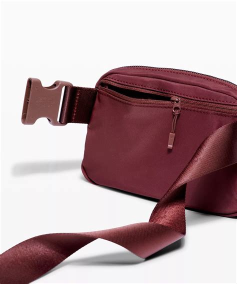 lululemon trench belt bag